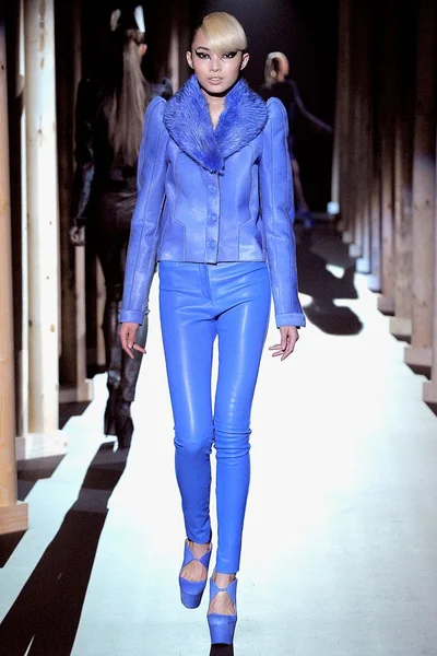 Look 24
